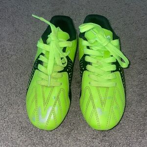 Dream pairs kids soccer cleats